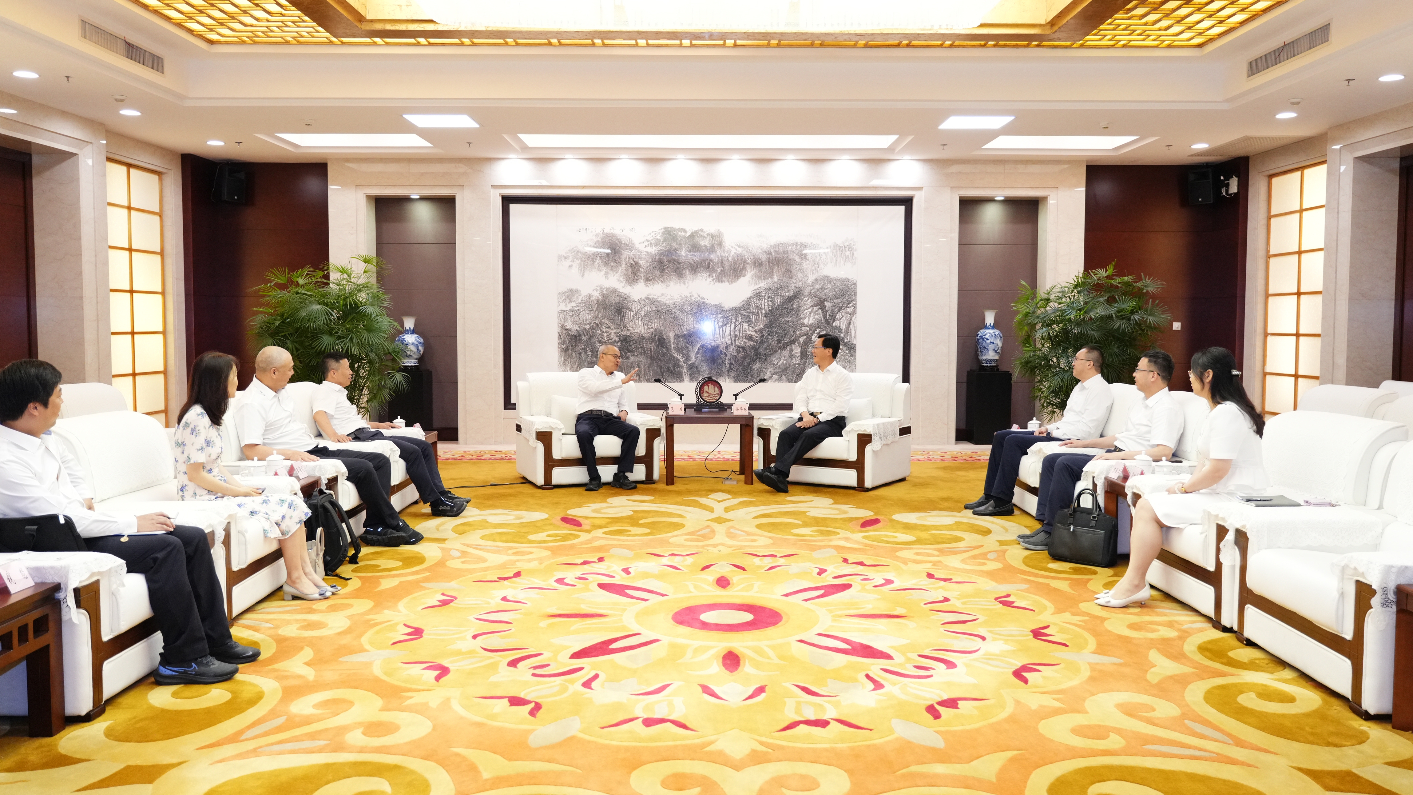 范力董事长带队拜访太仓市委副书记、市长徐华东